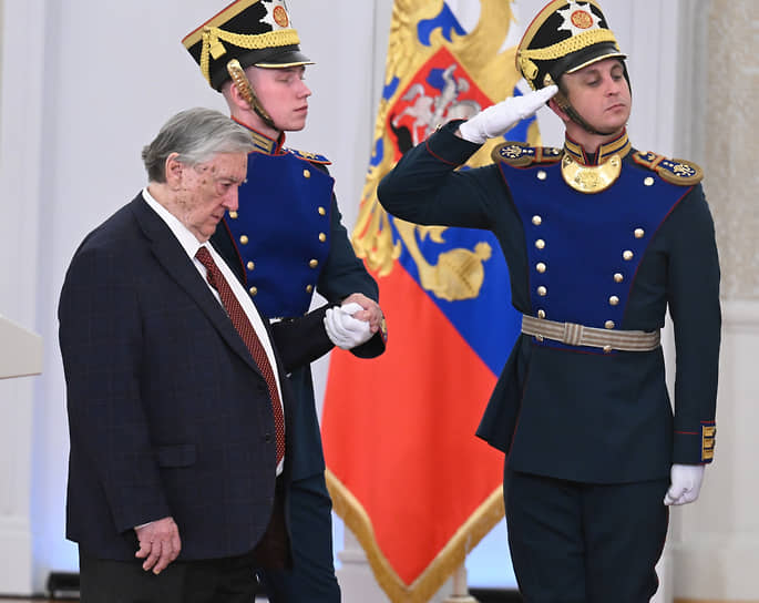 Писатель Александр Проханов