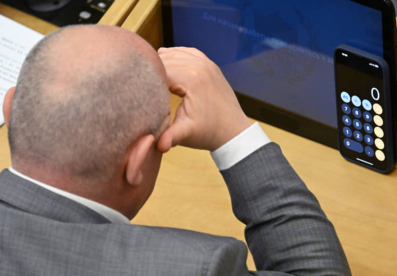 Член комитета Госдумы по безопасности и противодействию коррупции Роберт Кочиев во время пленарного заседания
