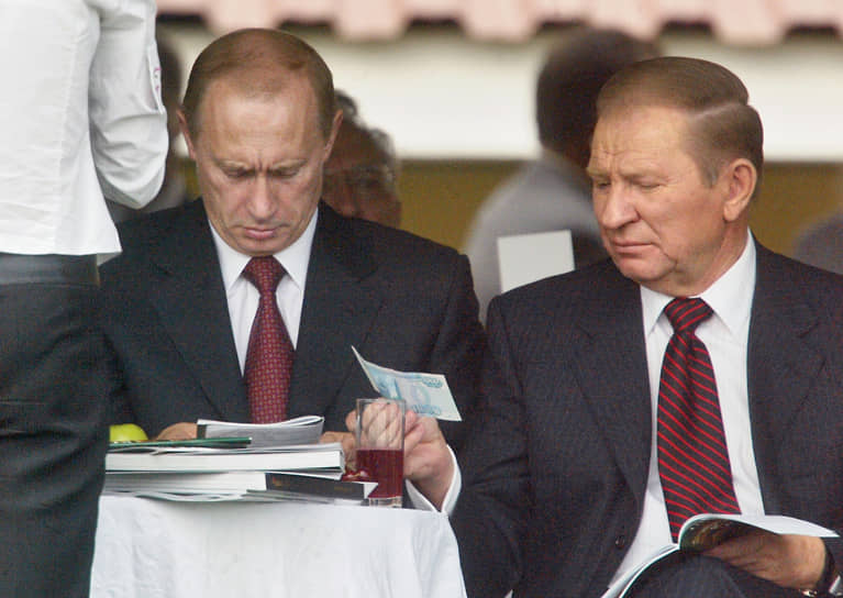 Владимир Путин (слева) и Леонид Кучма. 3 июля 2004 года