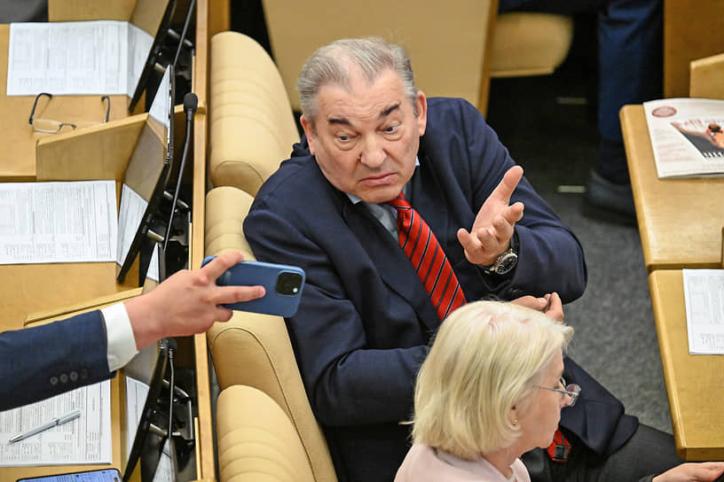 Член комитета по физической культуре и спорту Владислав Третьяк 