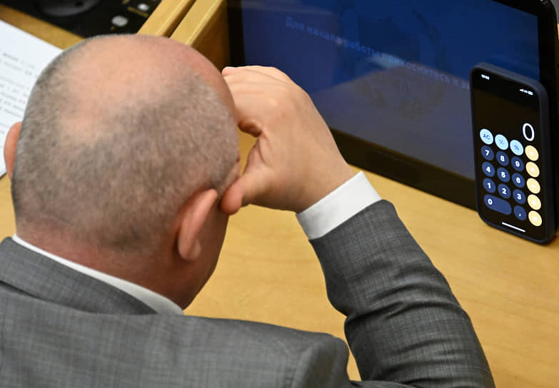 Член комитета по безопасности и противодействию коррупции Роберт Кочиев