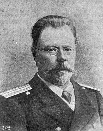 Корабельный врач Сергей Смирнов, обреченный мятежниками на смерть в воде, действительно носил пенсне и, возможно, был несколько высокомерен с матросами — но его персонаж у Эйзенштейна абсолютно демонизирован