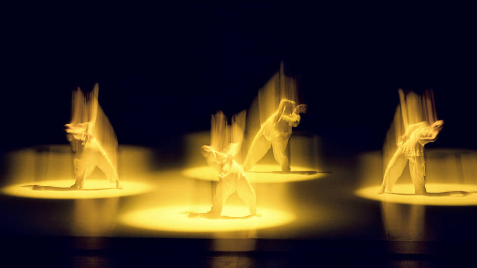 Спектакль From IN шанхайской труппы XIEXIN DANCE THEATRE в Государственном академическом театре имени Моссовета