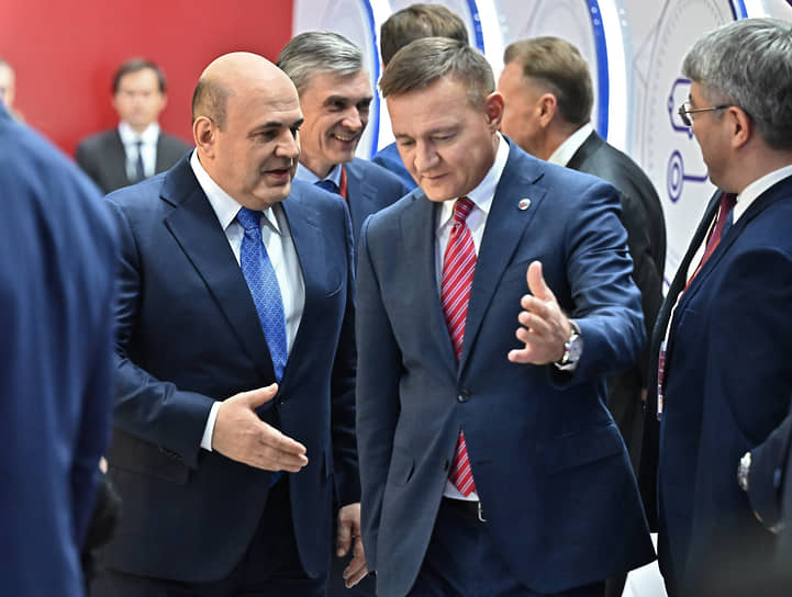 С председателем правительства РФ Михаилом Мишустиным на XVIII Международном форуме и выставке «Транспорт России» в Гостином дворе, ноябрь 2024 года