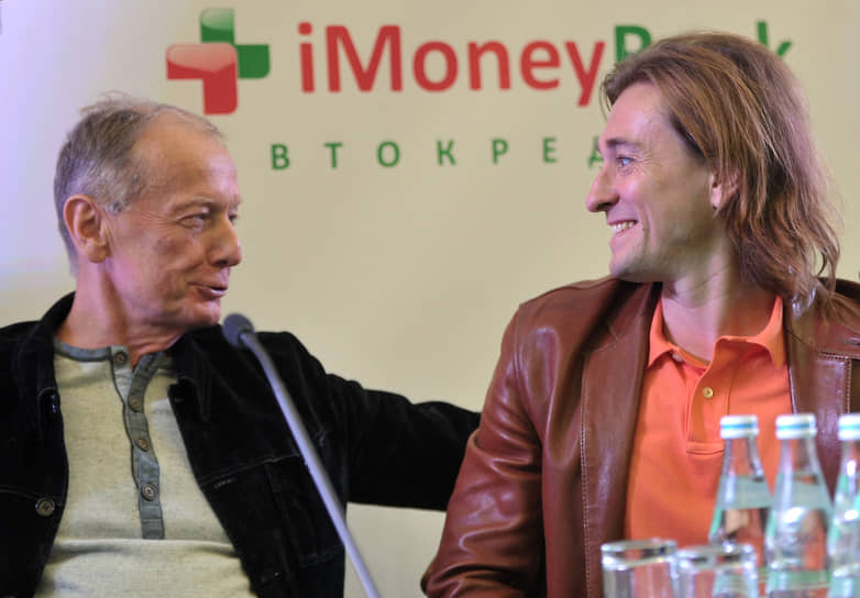 С актером Сергеем Безруковым (справа) во время заседания учредительного съезда фонда поддержки «Общее дело» в Москве, 2013 год