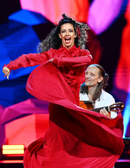 Танцовщица музыкального проекта Etno Flamenco Марина Коробко во время выступления на фестивале искусств «Славянский базар» в Витебске (Белоруссия) 