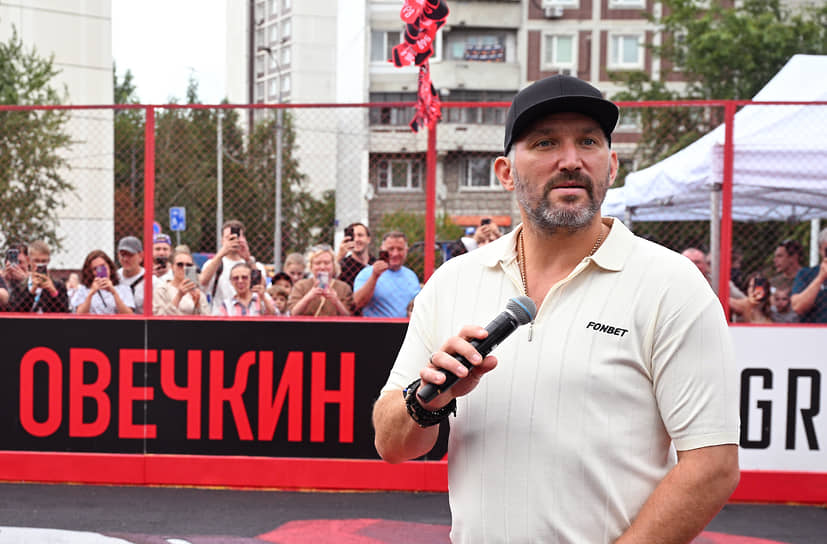 Александр Овечкин во время церемонии