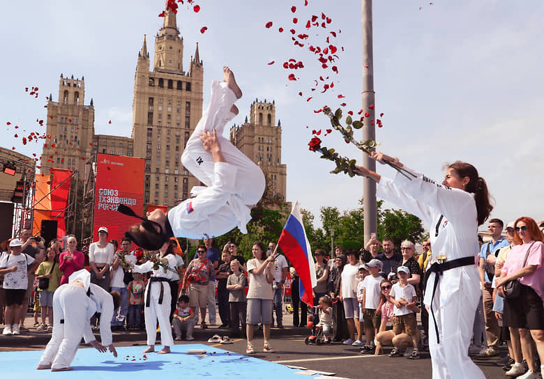 Спортсмены во время фестиваля 