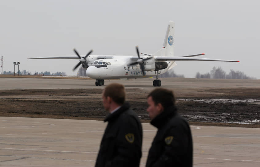 Самолет АН-24 (архив)