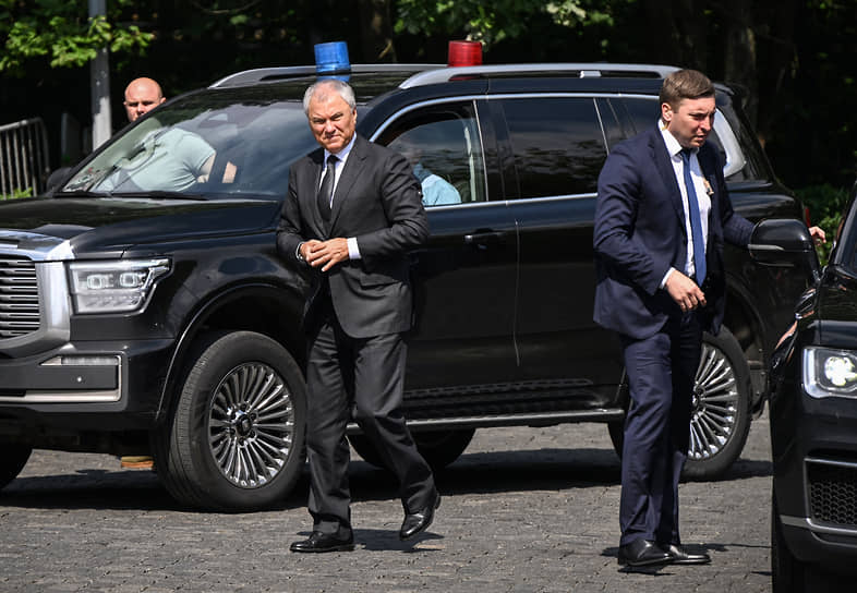 Председатель Госдумы Вячеслав Володин (слева)