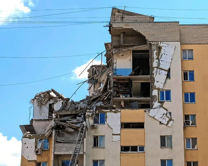 Последствие взрыва бытового газа в многоэтажном жилом доме в Саратове 
