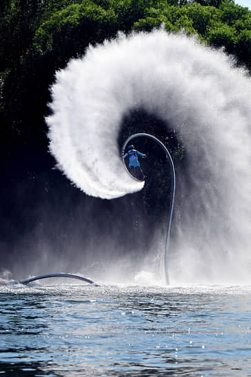 Во второй день фестиваля прошли финалы по Hydrofly, а также соревнования по Jetsurf
