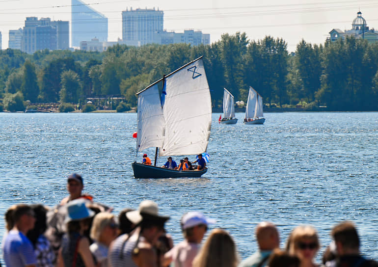Показательные выступления на воде