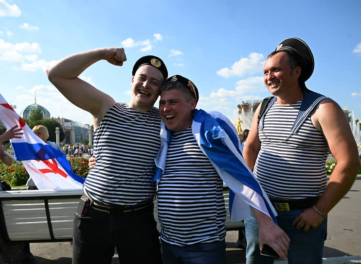 ВДНХ — одно из традиционных мест гуляний в День ВМФ