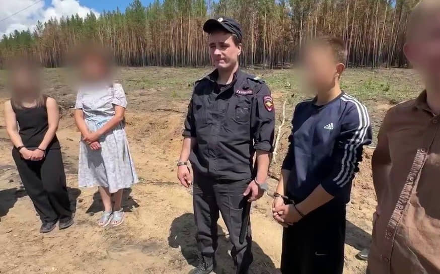 В Забайкалье двух подростков (справа) подозревают в поджогах