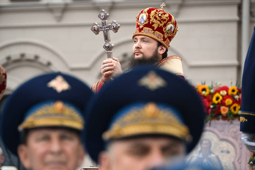 Епископ Истринский, викарий Святейшего Патриарха Московского и всея Руси Серафим во время Крестного хода