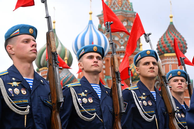 Показательные выступления военнослужащих ВДВ