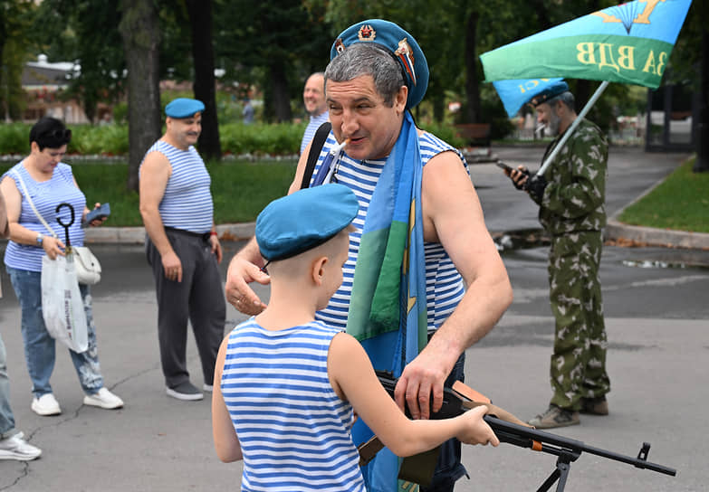 Бывшие десантники в Парке Горького