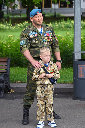 Гуляния в парке Горького