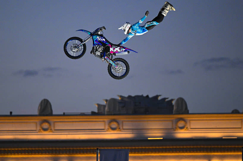 FMX-райдер в Парке Горького 