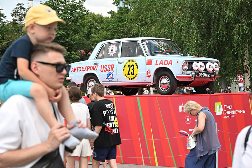 Автомобиль Lada 
