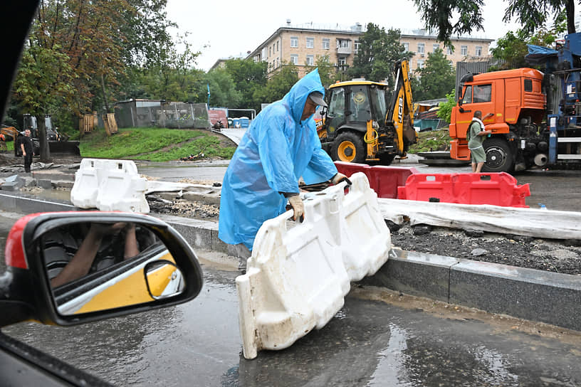 В городе подтопило МКАД в районе 16-го км 
