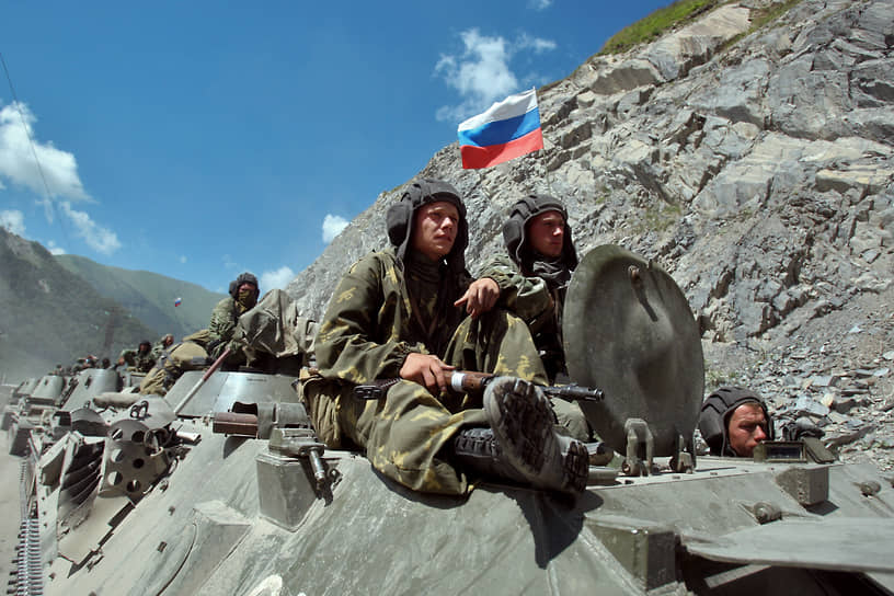 Колонна военной техники 58 армии ВС РФ на Транскавказской магистрали