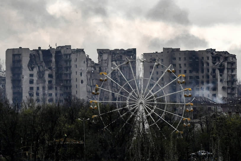Поврежденные многоэтажки в западной части города. Апрель 2023 года