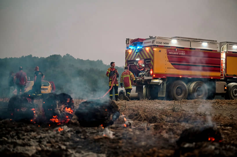 Тушение лесного пожара на юге Франции