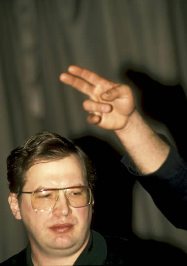 В сентябре 1997 года АО МММ было признано банкротом. В декабре того же года Мавроди был объявлен в общероссийский, а в 1998-м — в международный розыск