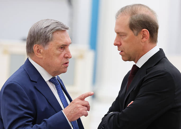Помощник президента РФ Юрия Ушаков (слева) и первый заместитель председателя правительства РФ Денис Мантуров