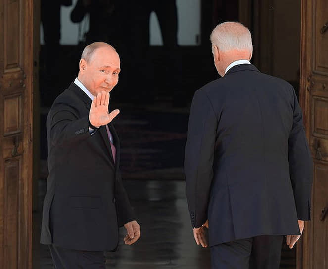 С 46-м президентом США Джо Байденом перед началом российско-американского саммита на вилле Ла-Гранж в Женеве, 2021 год