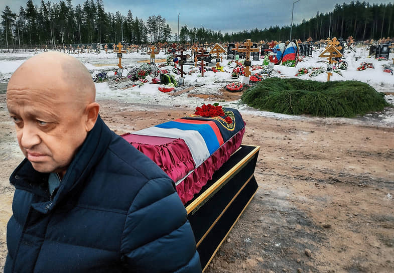 Евгений Пригожин на похоронах бойца группы «Вагнер» Дмитрия Меньшикова, погибшего в ходе специальной военной операции на Украине, 2022 год