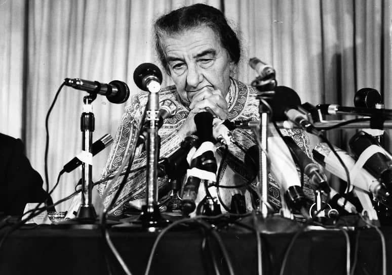Премьер-министр Израиля Голда Меир была сопредседателем (вместе с министром обороны Моше Даяном) секретного «Комитета-Х», который принял решение об операции «Гнев Божий»
