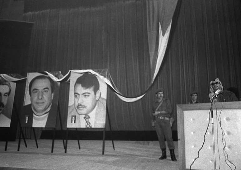 Председатель исполкома Организации освобождения Палестины Ясир Арафат на траурном митинге, посвященном памяти жертв операции «Весна молодости»
