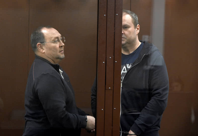 Адвокаты Павел Шевцов (слева) и Игорь Ушкалов в зале суда