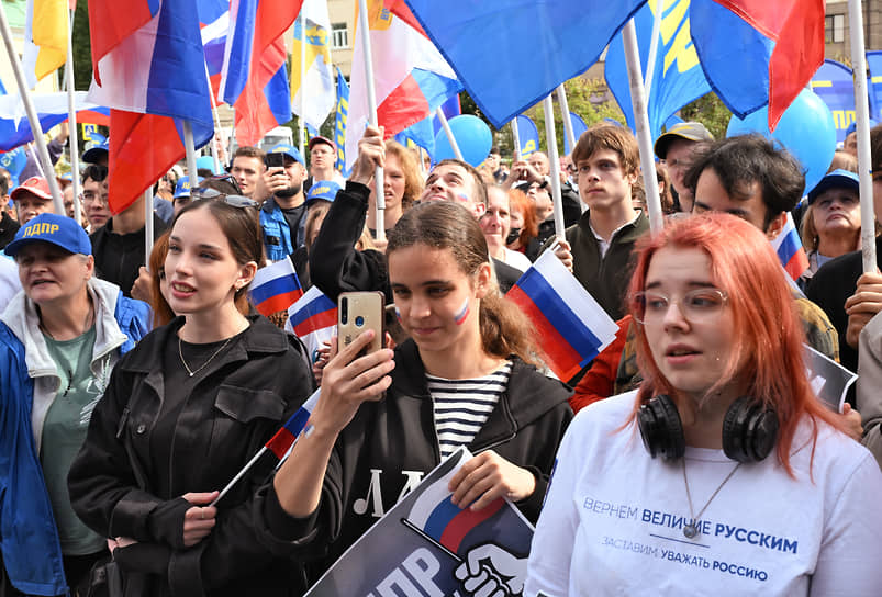 Певица из Эквадора Карен Соса Лимонес исполнила гимн России