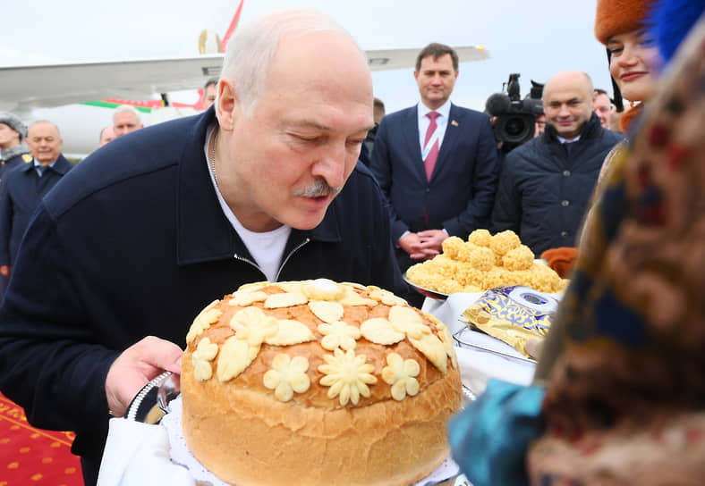 Встреча Александра Лукашенко в аэропорту Казани перед XVI саммитом БРИКС, 2024 год