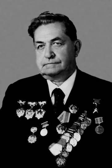 Алексей Стаханов едва ли стал бы человеком-символом, если бы не парторг его шахты Константин Петров