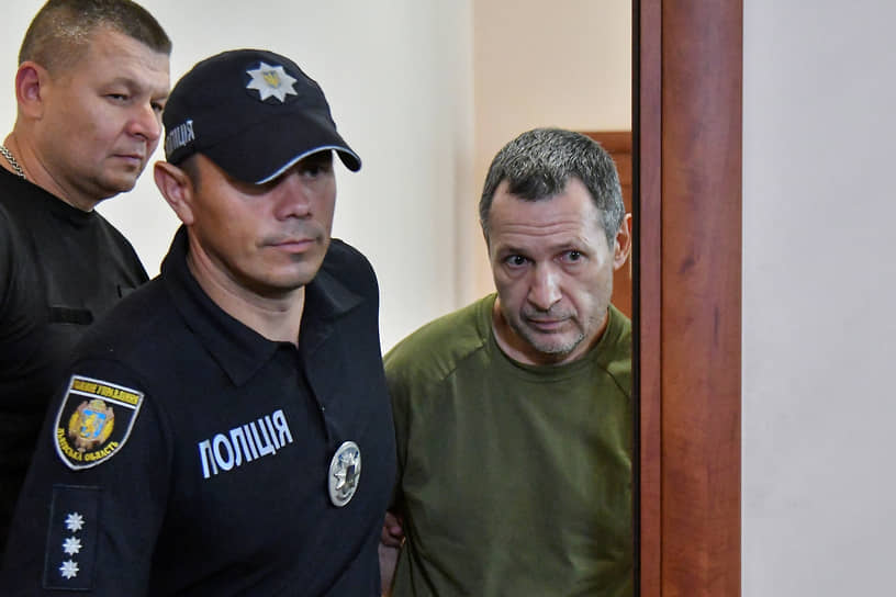 Михаил Сцельников (справа), подозреваемый в убийстве экс-секретаря СНБО Украины Андрея Парубия 