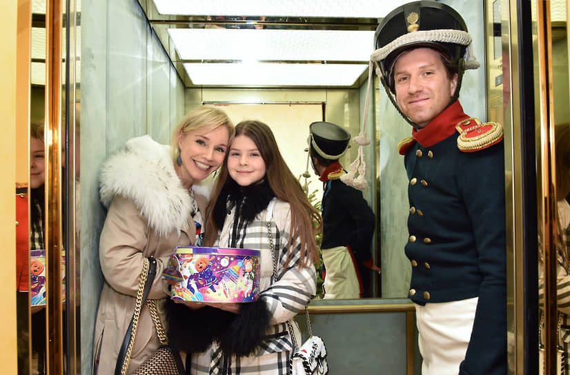 Марина Зудина с дочерью Марией Табаковой на церемонии открытия нового салона BOSCO FAMILY в ГУМе, 2019 год