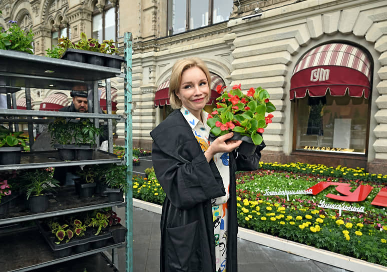 Марина Зудина на церемонии открытия фестиваля цветов в ГУМе, 2025 год