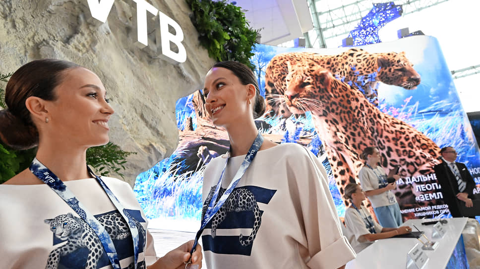 Стенд банка ВТБ