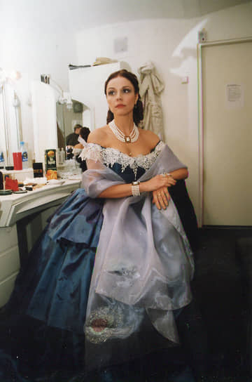 В 1986 году Марина Зудина окончила Государственный институт театрального искусства им. А. В. Луначарского (ныне Российский институт театрального искусства), отучившись на курсе Олега Табакова и Авангарда Леонтьева