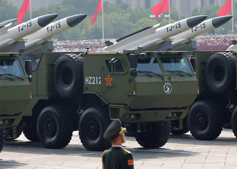 Колонна гиперзвуковых противокорабельных ракет YJ-15