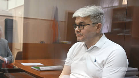 Подчиненный Тимура Иванова остался без адвокатов // Рассмотрение жалоб на приговор по делу бывшего замминистра обороны может затянуться