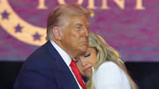 «Вдова Кирка на груди у Трампа»