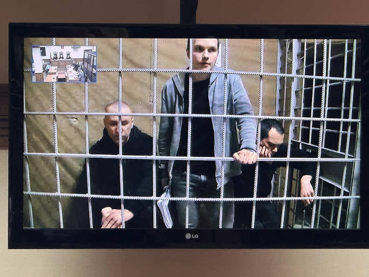 Слева направо: адвокаты Игорь Сергунин, Алексей Липцер и Вадим Кобзев во время заседания суда