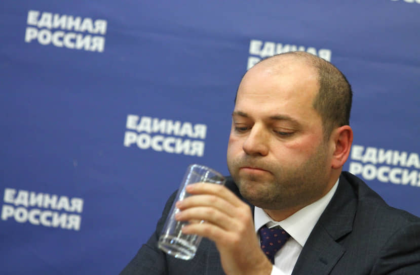 В июле 2016 года Арбитражный суд Свердловской области признал банкротом депутата заксобрания той же области от «Единой России» &lt;B>Илью Гаффнера,&lt;/B> который &lt;A HREF=&quot;https://www.kommersant.ru/doc/2651473&quot;>прославился&lt;/A> своим советом россиянам «поменьше питаться» во время кризиса. Заявление поступило от Россельхозбанка, долги перед которым на &lt;B>159,9 млн руб.&lt;/B> суд включил в реестр кредиторов. В 2019-м господин Гаффнер стал самым бедным среди депутатов регионального парламента, &lt;A HREF=&quot;https://www.kommersant.ru/doc/4441604&quot;>заработав&lt;/A> 4 коп