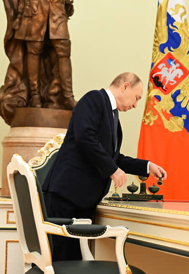 Владимир Путин перед началом встречи